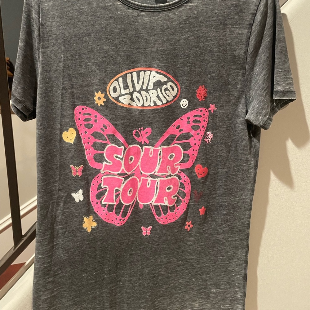 Olivia Rodrigo Tour shirt from her first tour. no stains -worn twice.